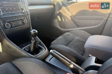 Хэтчбек Volkswagen Golf 2009 в 