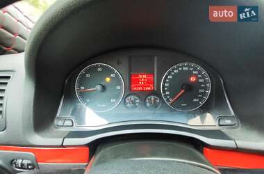 Хетчбек Volkswagen Golf 2008 в 