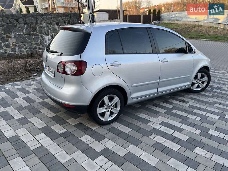 Хетчбек Volkswagen Golf 2005 в Хмельницькому