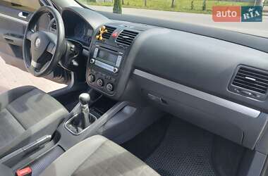 Хэтчбек Volkswagen Golf 2007 в 
