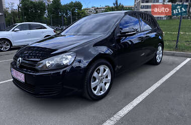 Хетчбек Volkswagen Golf 2010 в 