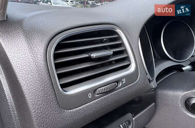 Хетчбек Volkswagen Golf 2010 в 