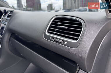 Хетчбек Volkswagen Golf 2010 в 