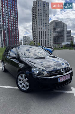 Хетчбек Volkswagen Golf 2010 в 