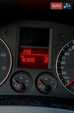 Хетчбек Volkswagen Golf 2004 в 