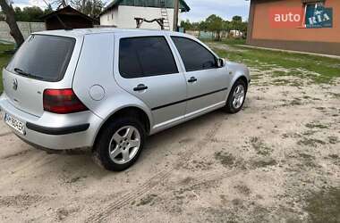 Хетчбек Volkswagen Golf 2001 в 