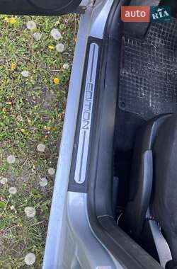 Хетчбек Volkswagen Golf 2001 в 