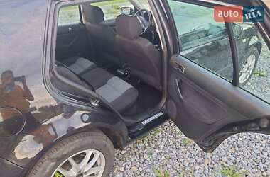 Хэтчбек Volkswagen Golf 2003 в 