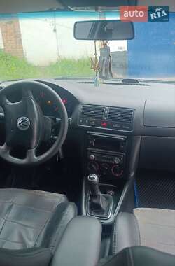 Хэтчбек Volkswagen Golf 1998 в 