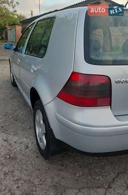Хэтчбек Volkswagen Golf 1998 в 