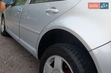 Хэтчбек Volkswagen Golf 1998 в 