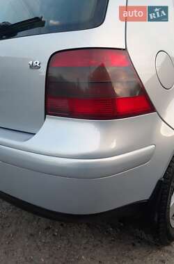 Хэтчбек Volkswagen Golf 1998 в 