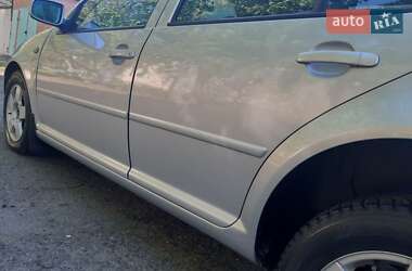 Хэтчбек Volkswagen Golf 1998 в 