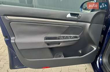 Хэтчбек Volkswagen Golf 2006 в 