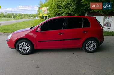 Хэтчбек Volkswagen Golf 2005 в Красилове