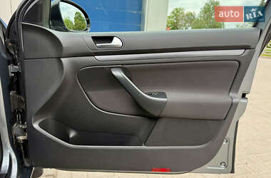Універсал Volkswagen Golf 2012 в 