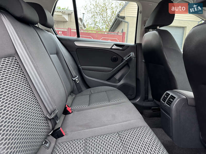 Хэтчбек Volkswagen Golf 2010 в Звенигородке