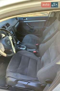 Універсал Volkswagen Golf 2010 в 