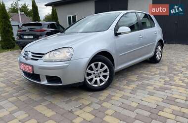 Хэтчбек Volkswagen Golf 2005 в Нововолынске