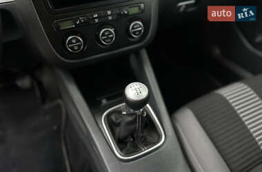 Хэтчбек Volkswagen Golf 2008 в 