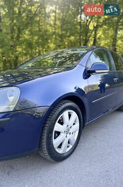 Хетчбек Volkswagen Golf 2004 в 