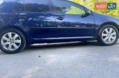 Хетчбек Volkswagen Golf 2004 в 