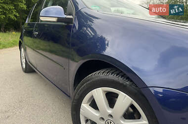 Хетчбек Volkswagen Golf 2004 в 