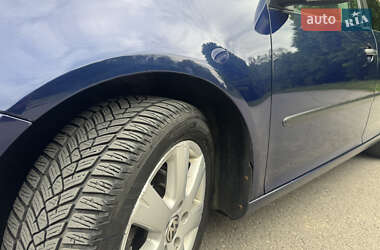 Хетчбек Volkswagen Golf 2004 в 
