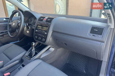 Хетчбек Volkswagen Golf 2004 в 