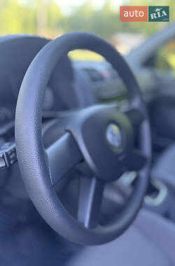 Хетчбек Volkswagen Golf 2004 в 