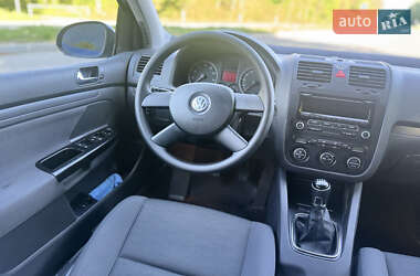 Хетчбек Volkswagen Golf 2004 в 
