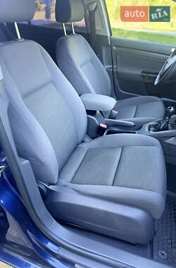 Хетчбек Volkswagen Golf 2004 в 