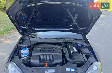 Хетчбек Volkswagen Golf 2004 в 