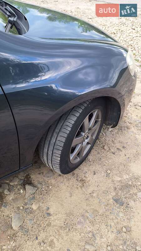 Хетчбек Volkswagen Golf 2009 в Надвірній