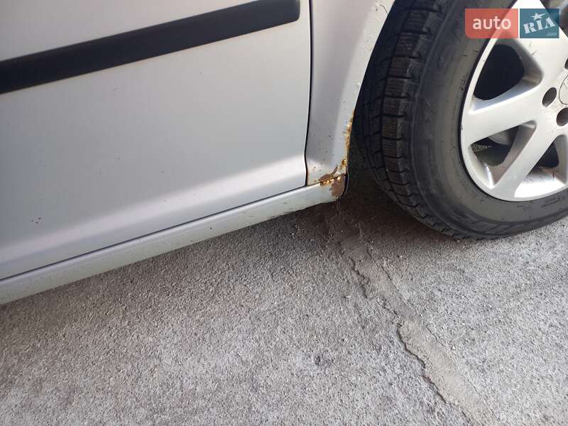 Хетчбек Volkswagen Golf 1998 в Полтаві