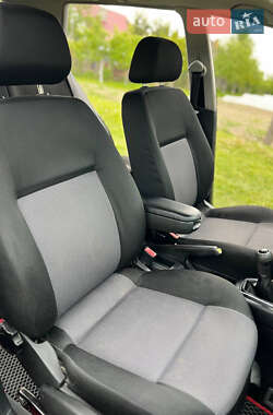 Хэтчбек Volkswagen Golf 2001 в 