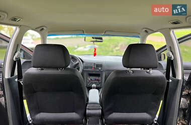 Хэтчбек Volkswagen Golf 2001 в 