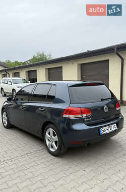Хетчбек Volkswagen Golf 2010 в 