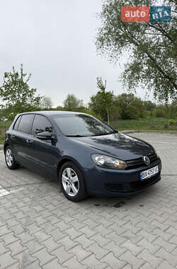 Хетчбек Volkswagen Golf 2010 в 