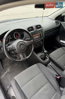 Хетчбек Volkswagen Golf 2010 в 