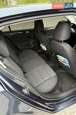 Хетчбек Volkswagen Golf 2010 в 