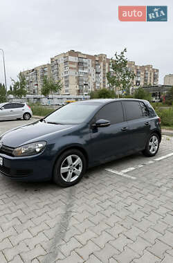Хетчбек Volkswagen Golf 2010 в 