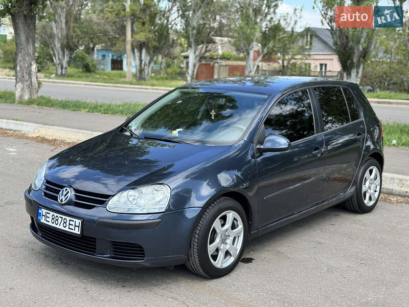 Хетчбек Volkswagen Golf 2005 в 