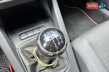Хетчбек Volkswagen Golf 2005 в 