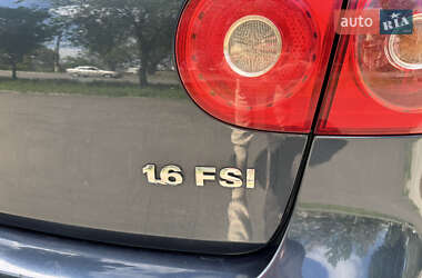 Хетчбек Volkswagen Golf 2005 в 