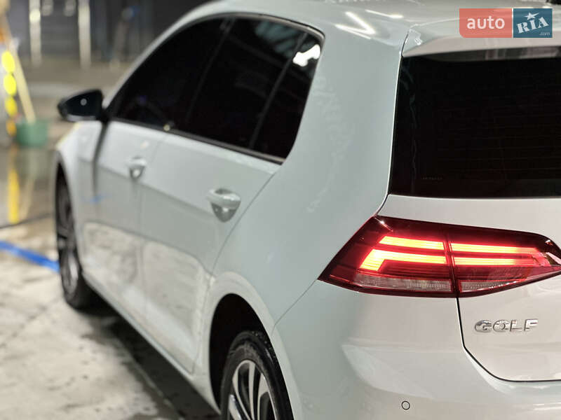 Хетчбек Volkswagen Golf 2019 в Самборі