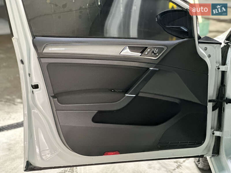 Хетчбек Volkswagen Golf 2019 в Самборі