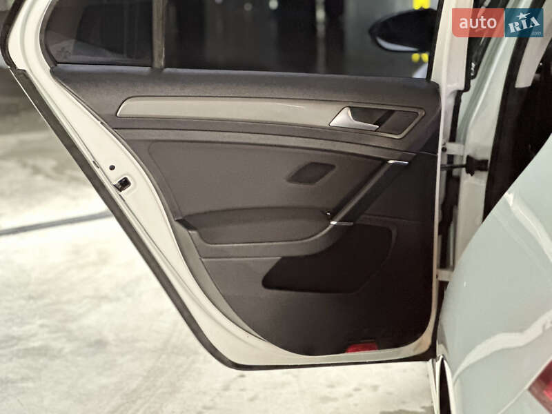 Хетчбек Volkswagen Golf 2019 в Самборі
