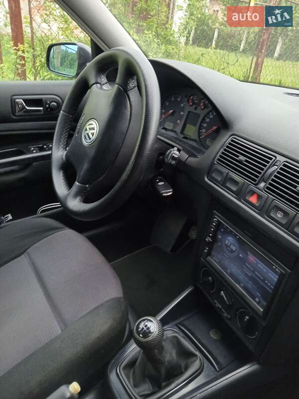 Хэтчбек Volkswagen Golf 2001 в Ходорове