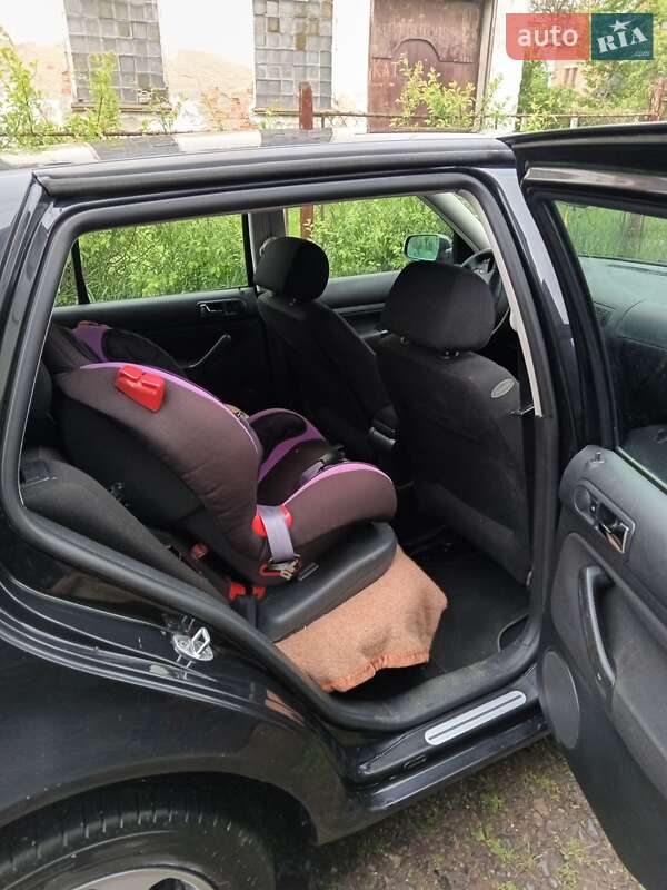 Хэтчбек Volkswagen Golf 2001 в Ходорове